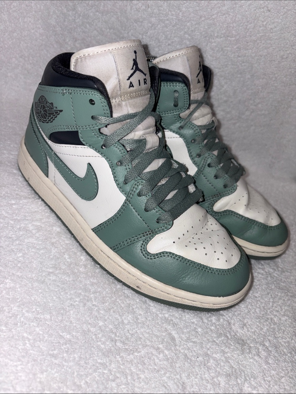 Air Jordan 1 Mid Jade Smoke W - BQ6472-130 Size 7.5